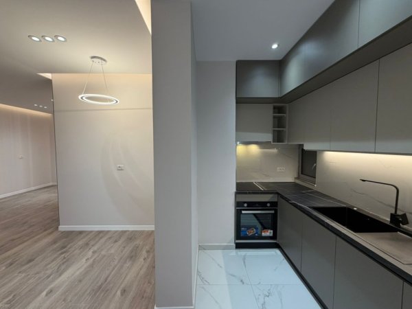 Tirane, jepet me qera zyre Kati 4, 102 m² 700 € (Astir prane Vila L)