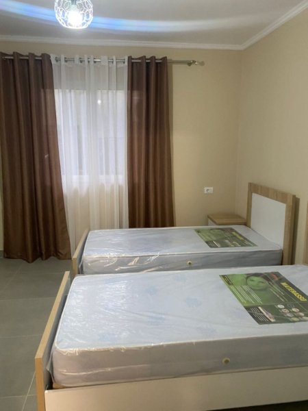 Shqiperi, jepet me qera Vile 1+1 Kati 3, 65 m² 400 € (Rruga Andon Frasheri)