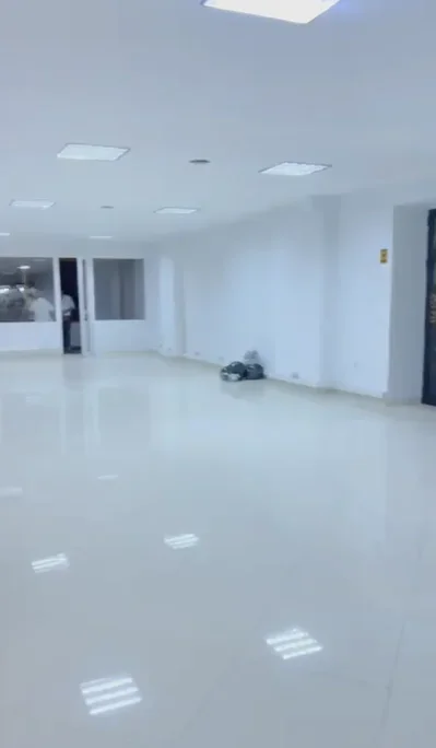 Tirane, jepet me qera ambjent biznesi Kati 1, 170 m² 2.000 € (ASTIR)