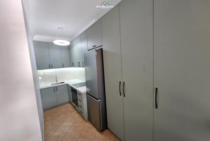 Tirane, jepet me qera apartament 2+1 Kati 7, 80 m² 800 € (Rruga e Kavajes)