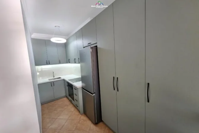 Tirane, jepet me qera apartament 2+1 Kati 7, 80 m² 800 € (Rruga e Kavajes)