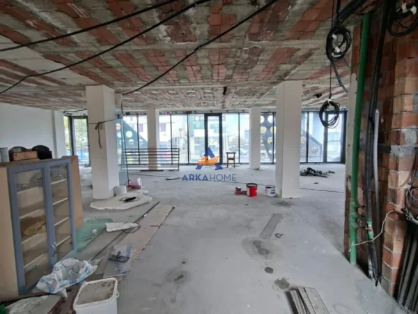 Tirane, jepet me qera ambjent biznesi Kati 2, 360 m² 4.320 € 