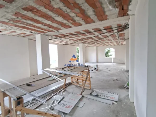 Tirane, jepet me qera ambjent biznesi Kati 2, 360 m² 4.320 € 