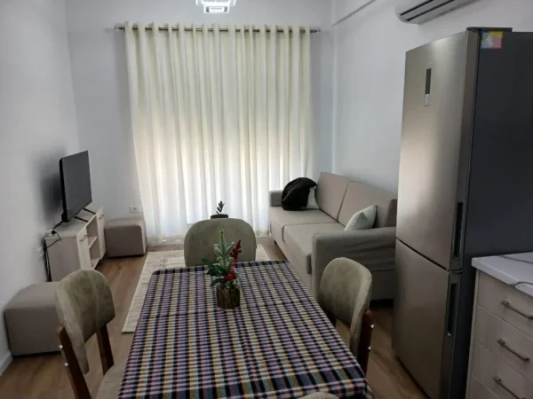 Tirane, jepet me qera apartament 1+1 Kati 7, 50 m² 400 € (ali demi)