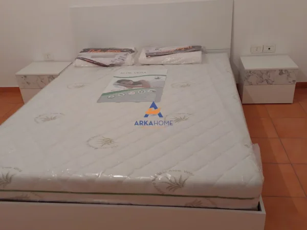 Tirane, jepet me qera apartament 2+1+Ballkon Kati 8, 110 m² 468 € 