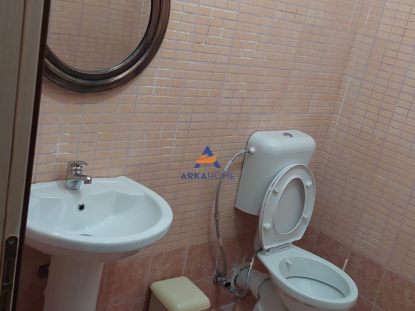 Tirane, jepet me qera apartament 2+1+Ballkon Kati 8, 110 m² 468 € 