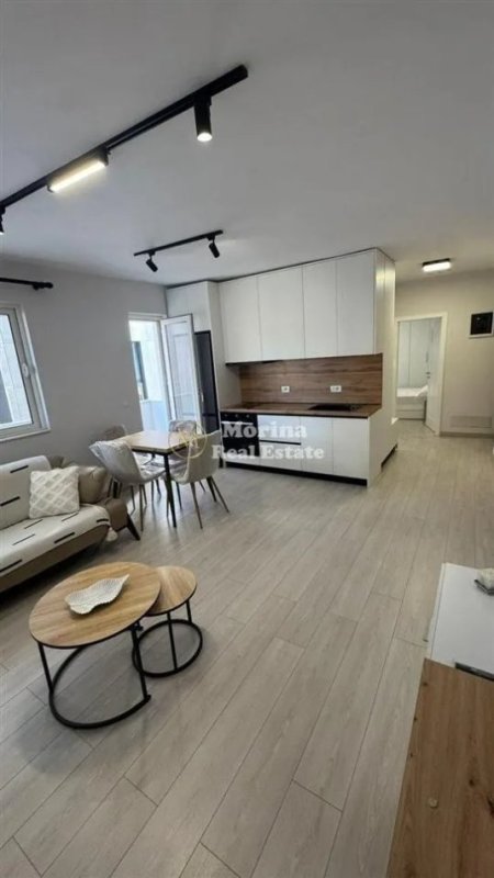 Tirane, jepet me qera apartament 1+1 Kati 4, 55 m² 650 € (Piramida)