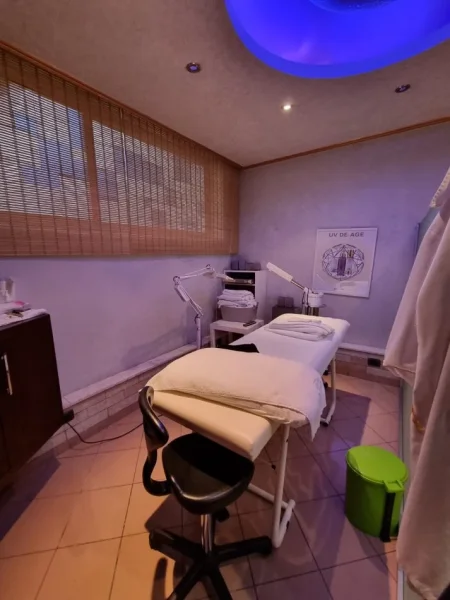 Tirane, jepet me qera ambjent biznesi Kati 0, 130 m² 1.200 € (qender)