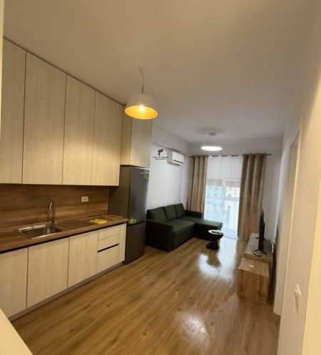 Tirane, jepet me qera apartament 1+1 Kati 3, 50 m² 500 € (ALI DEMI)