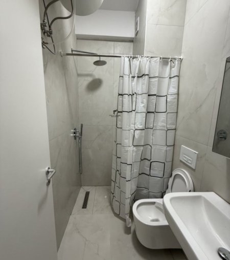 Tirane, jepet me qera apartament 1+1 Kati 3, 50 m² 500 € (ALI DEMI)