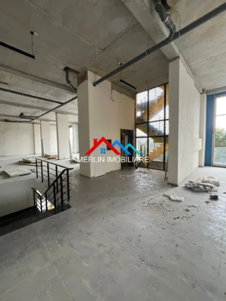 Tirane, jepet me qera ambjent biznesi Kati 1, 550 m² 3.000 € (PASKUQAN)