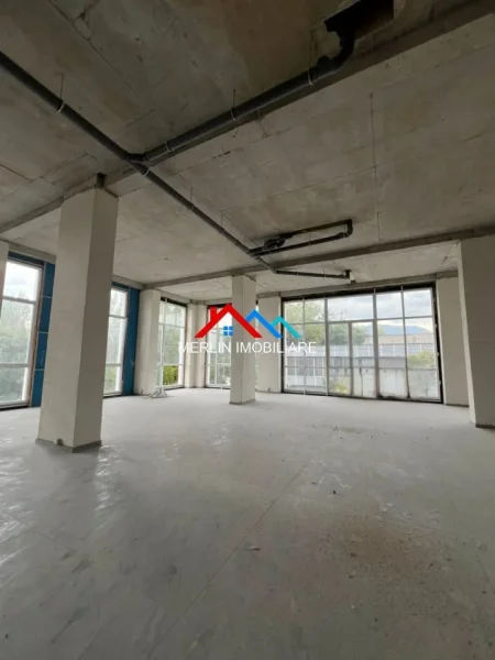 Tirane, jepet me qera ambjent biznesi Kati 1, 550 m² 3.000 € (PASKUQAN)