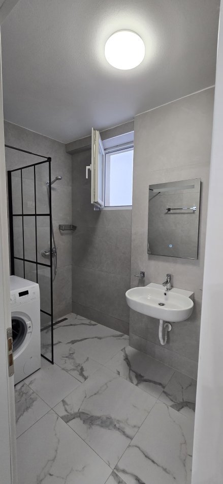 Tirane, jepet me qera apartament 2+1 Kati 3, 82 m² 630 € (liqeni thate)