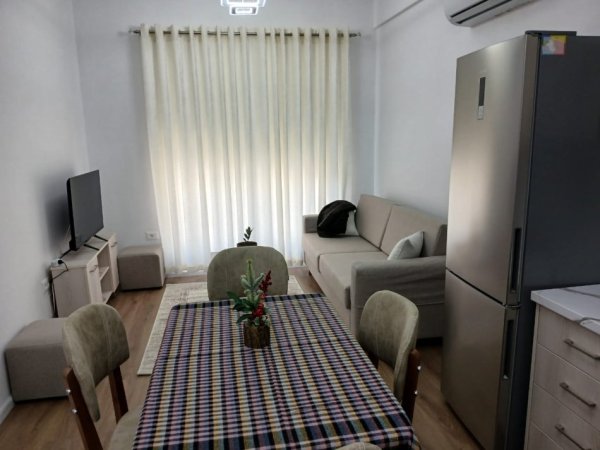 Tirane, jepet me qera apartament 1+1 Kati 7, 50 m² 400 € (ali demi)