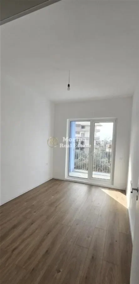 Tirane, shitet apartament 1+1 Kati 3, 63 m² 95.000 € (Fresku)