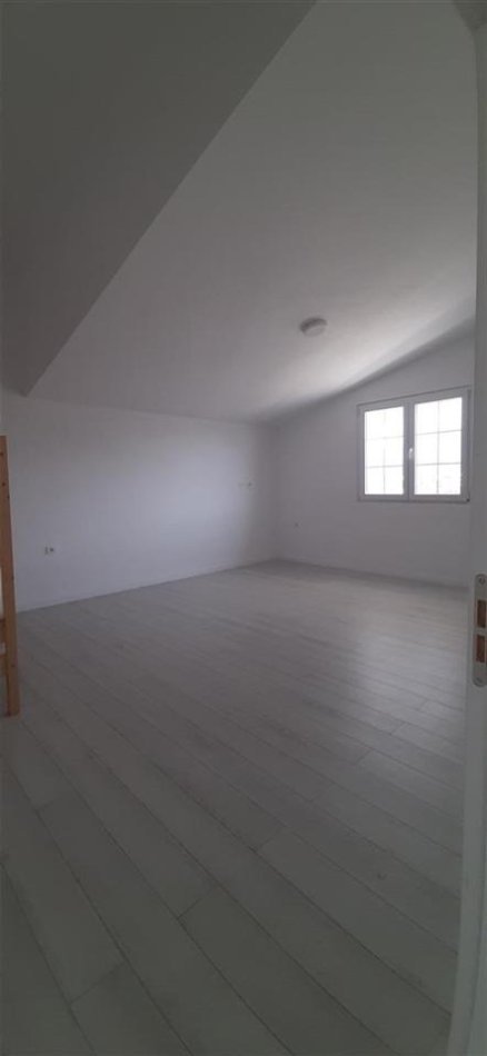 Tirane, jepet me qera Vile 3 Katshe , 1.000 m² 2.000 € (teg)