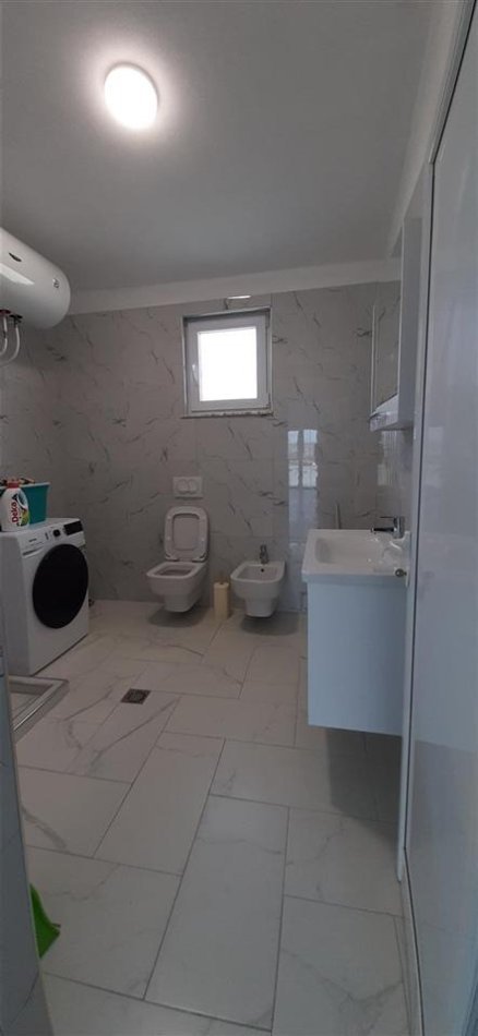 Tirane, jepet me qera Vile 3 Katshe , 1.000 m² 2.000 € (teg)