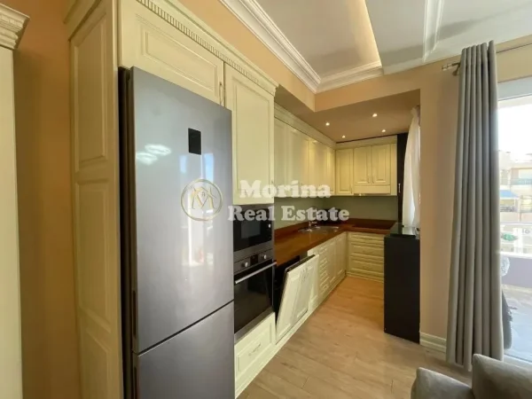 Tirane, jepet me qera apartament 3+1 Kati 5, 126 m² 1.000 € (Liqeni i Thate)