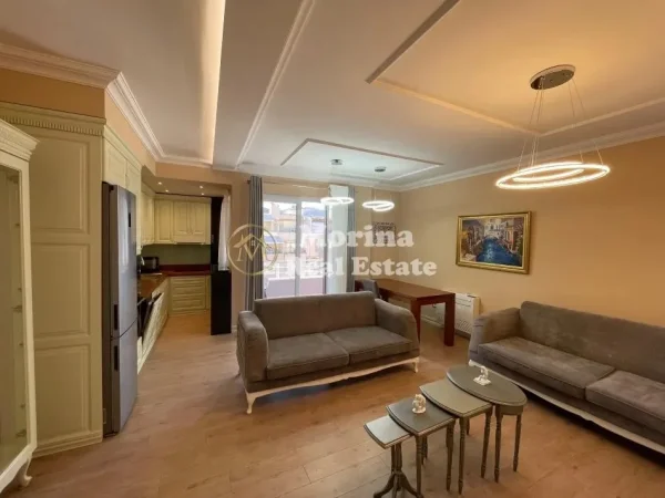 Tirane, jepet me qera apartament 3+1 Kati 5, 126 m² 1.000 € (Liqeni i Thate)