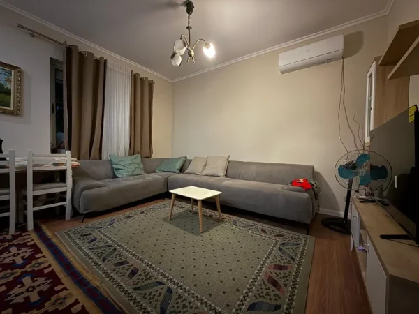 Tirane, jepet me qera apartament 2+1+Ballkon Kati 2, 90 m² 750 € (Rruga Fortuzi)