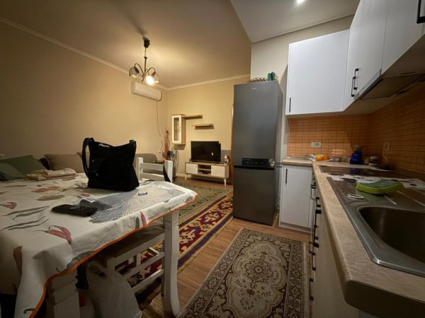 Tirane, jepet me qera apartament 2+1+Ballkon Kati 2, 90 m² 750 € (Rruga Fortuzi)