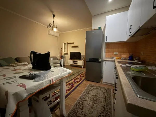 Tirane, jepet me qera apartament 2+1+Ballkon Kati 2, 90 m² 750 € (Rruga Fortuzi)