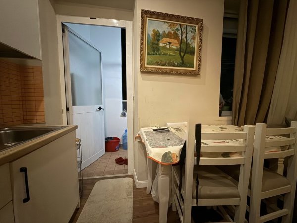 Tirane, jepet me qera apartament 2+1+Ballkon Kati 2, 90 m² 750 € (Rruga Fortuzi)
