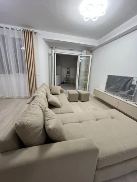 Tirane, jepet me qera apartament 2+1 Kati 9, 100 m² 600 € (fusha aviacionit)