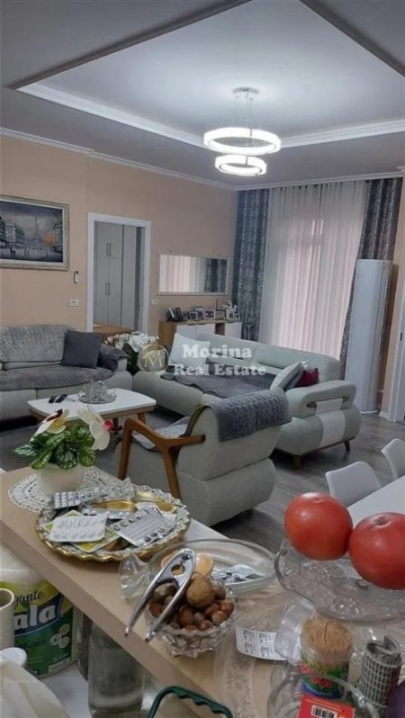 Tirane, shitet apartament 3+1 Kati 1, 83 m² 150.000 € (Fresku)