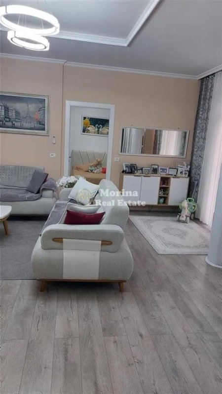 Tirane, shitet apartament 3+1 Kati 1, 83 m² 150.000 € (Fresku)