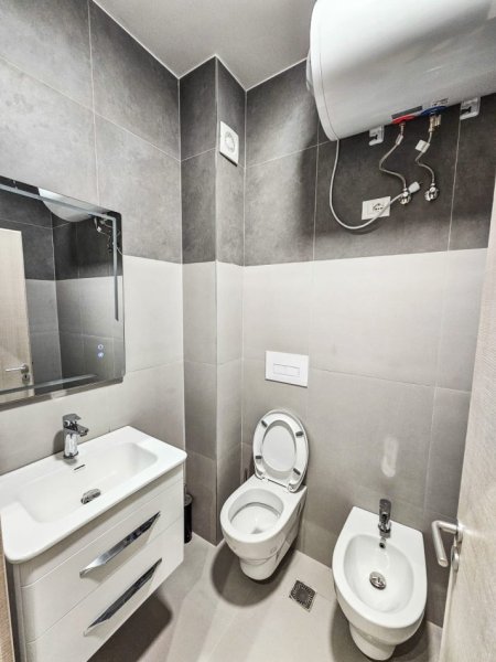 Tirane, jepet me qera apartament 1+1 Kati 3, 70 m² 590 € (unaza e re)