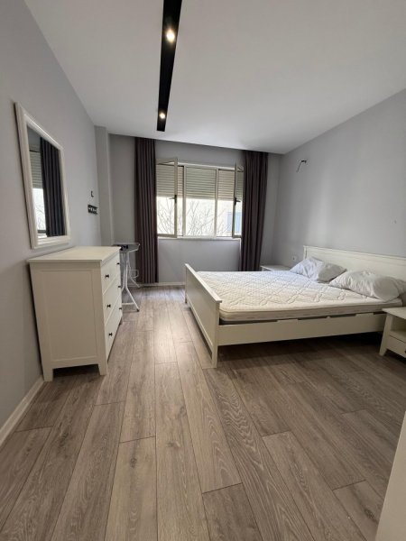 Tirane, jepet me qera apartament 1+1+Ballkon Kati 2, 76 m² 500 € (Liqeni i Thate)