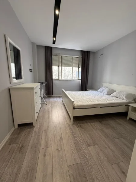 Tirane, jepet me qera apartament 1+1+Ballkon Kati 2, 76 m² 500 € (Liqeni i Thate)