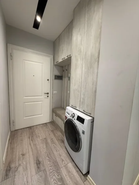 Tirane, jepet me qera apartament 1+1+Ballkon Kati 2, 76 m² 500 € (Liqeni i Thate)