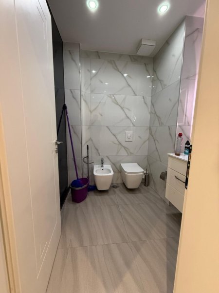 Tirane, jepet me qera apartament 1+1+Ballkon Kati 2, 76 m² 500 € (Liqeni i Thate)