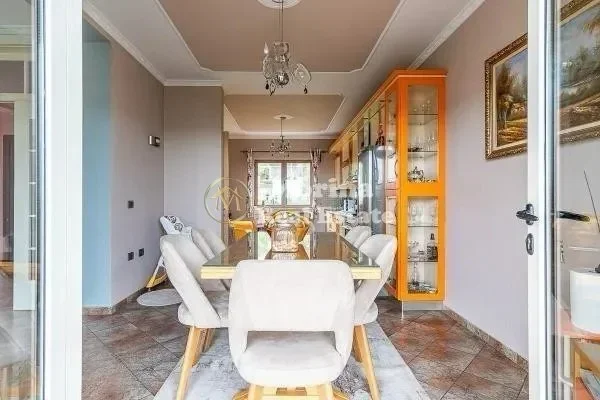Tirane, shitet Vile 5+1 , 320 m² 600.000 € (Shkoze)