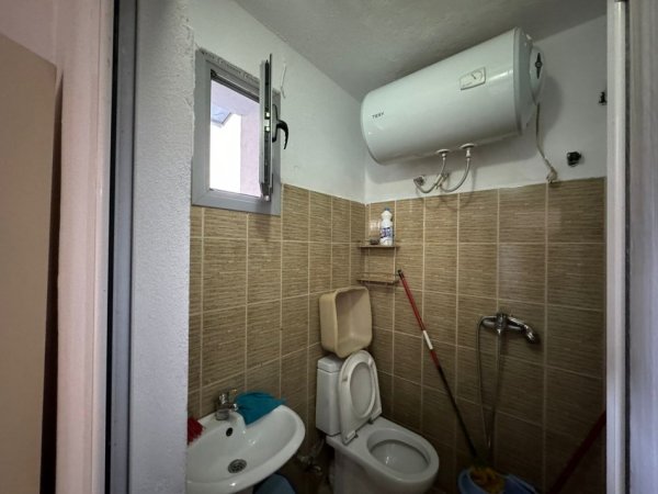 Tirane, jepet me qera shtepi 1+1 Kati 0, 58 m² 360 € (ne rrugen Vangjel Capo Tirane)
