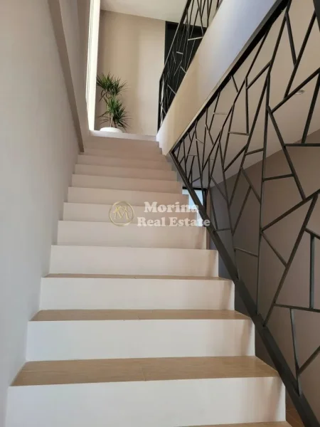 Tirane, shitet Vile 5+1 , 250 m² 880.000 € (Autostrada Tirane-Durres)