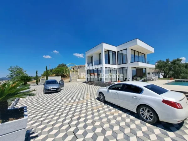 Tirane, shitet Vile 5+1 , 250 m² 880.000 € (Autostrada Tirane-Durres)
