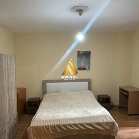Tirane, jepet me qera apartament 2+1 , 450 € (Pallati me shigjeta)