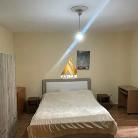 Tirane, jepet me qera apartament 2+1 , 450 € (Pallati me shigjeta)