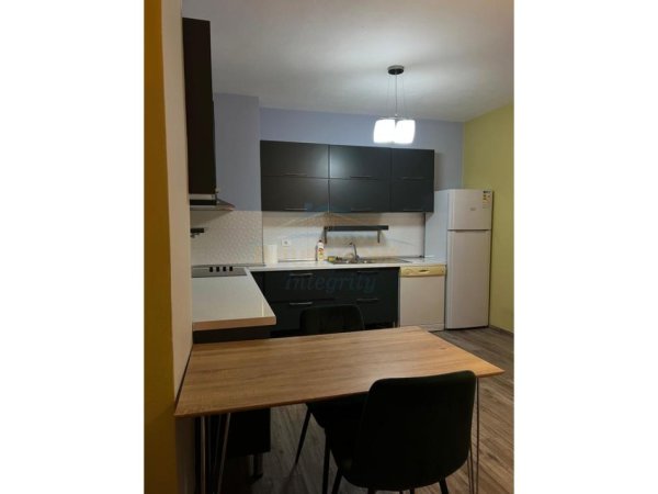 Tirane, jepet me qera apartament 1+1 Kati 1, 57 m² 450 € (Astir, prane Oslo Bar)