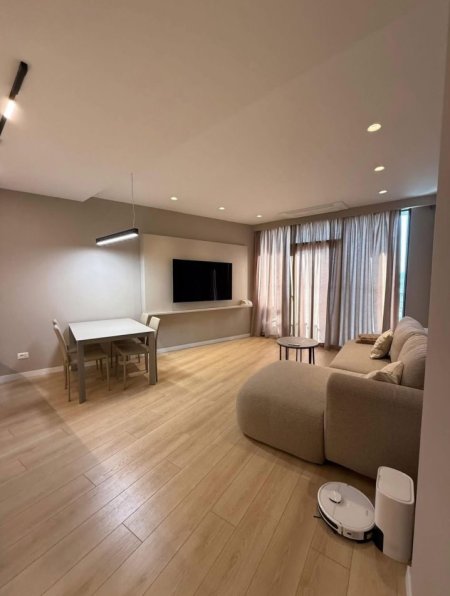 Tirane, jepet me qera apartament 1+1 Kati 3, 75 m² 1.100 € (Lake Wiew, Rruga Kosovareve)