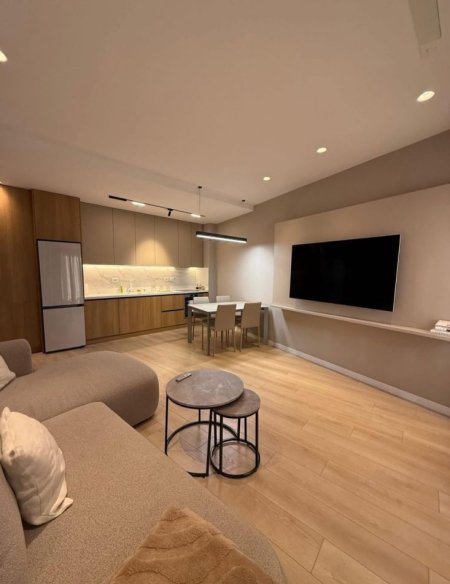 Tirane, jepet me qera apartament 1+1 Kati 3, 75 m² 1.100 € (Lake Wiew, Rruga Kosovareve)