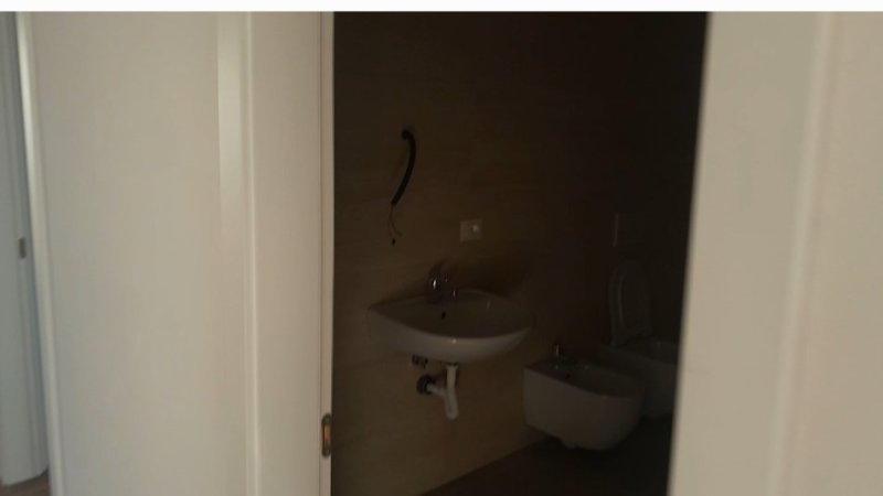 Tirane, jepet me qera apartament 2+1 Kati 2, 110 m² 750 € (Rruga Jordan Misja)