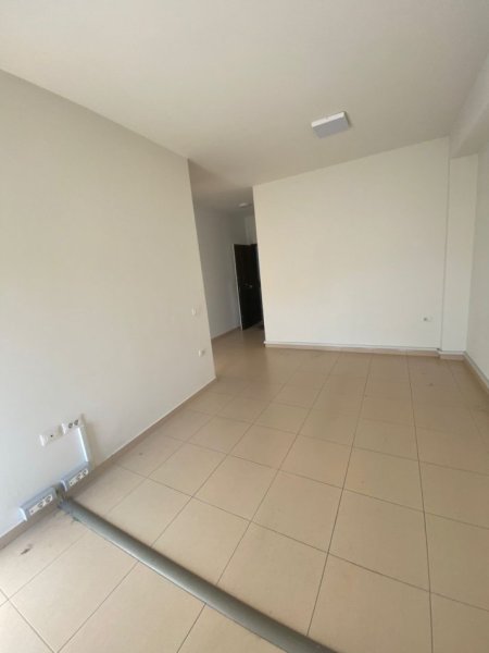 Tirane, jepet me qera zyre Kati 2, 68 m² 800 €