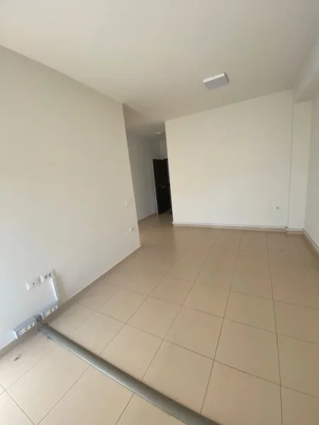 Tirane, jepet me qera zyre Kati 2, 68 m² 800 €