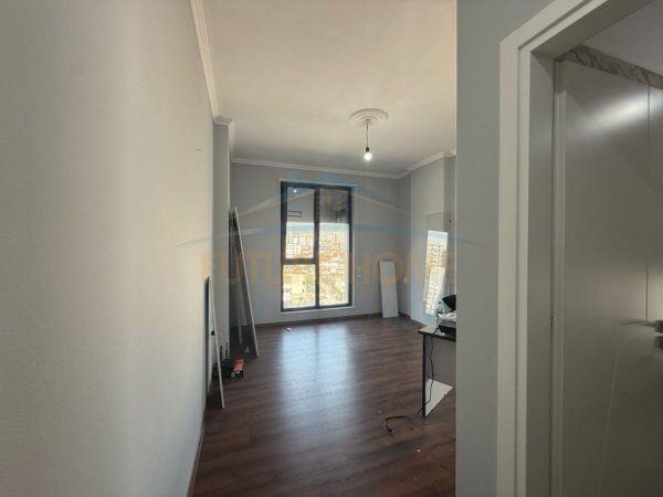 Tirane, jepet me qera apartament 3+1 Kati 6, 138 m² 728 € (Rezidenca Erli, Porcelan)