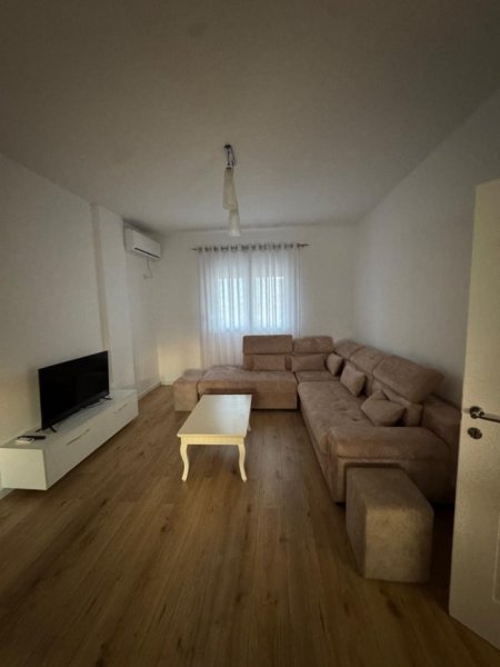 Tirane, jepet me qera Vile 3+1+Aneks+Ballkon Kati 2, 160 m² 1.500 € 