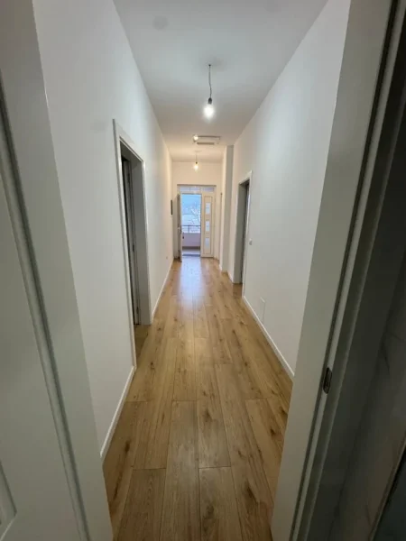 Tirane, jepet me qera Vile 3+1+Aneks+Ballkon Kati 2, 160 m² 1.500 € 